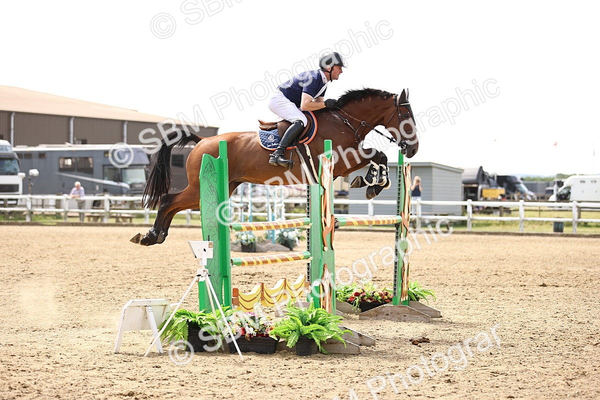 SBM_000690 - Class 15 - Redpost Equestian Senior Foxhunter - 1.20m