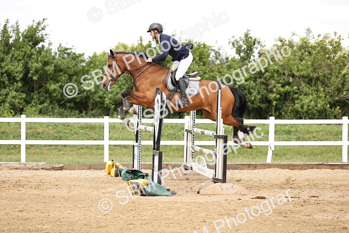 SBM_003445 - Class 11 - Senior Newcomers - 1.10m