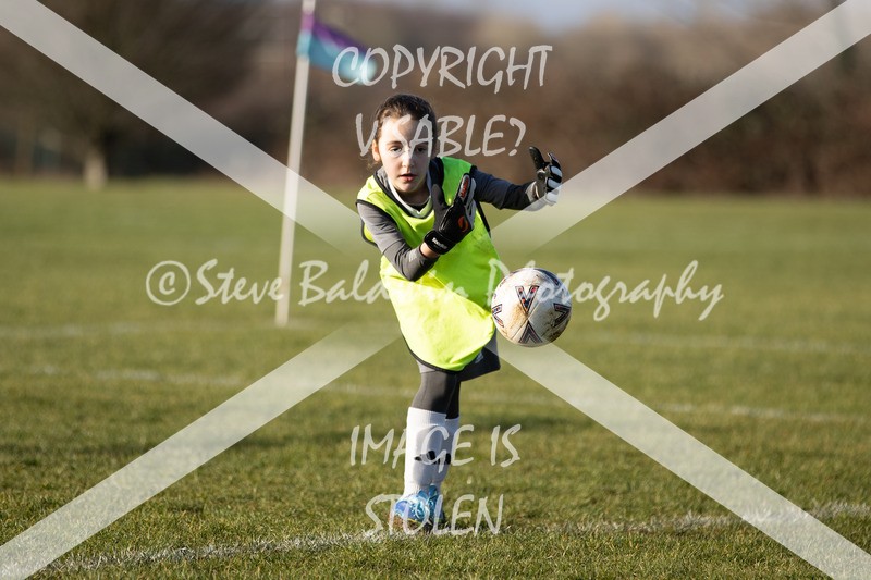 1DX30538 - 2026-01-17 FC Abbey Meads U9 Purple Girls V Develop FC U9 Girls