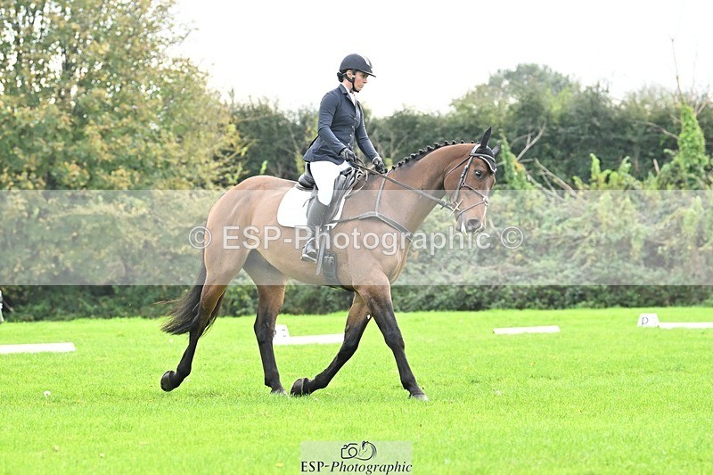 241024-142842-04309 - 582-Courtney.Romcke-JD.ON.THE.ROCKS