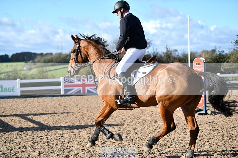 231110A-135249-00693 - Cls 5 Newcomers & 1.10m Open