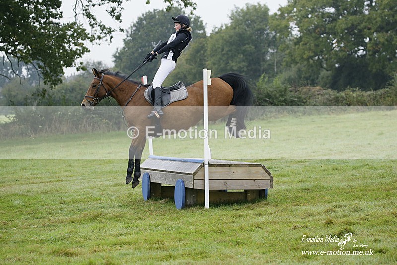 WWHT 171021 0152 - Novice Restricted (0.80m)  17/10/21