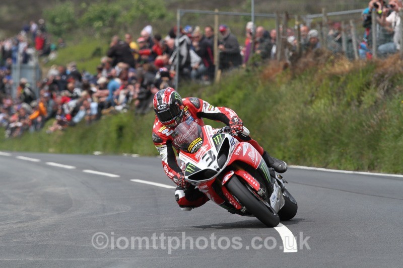 Ian Hutchinson Yamaha / Milwaukee Yamaha - Pokerstars Senior TT