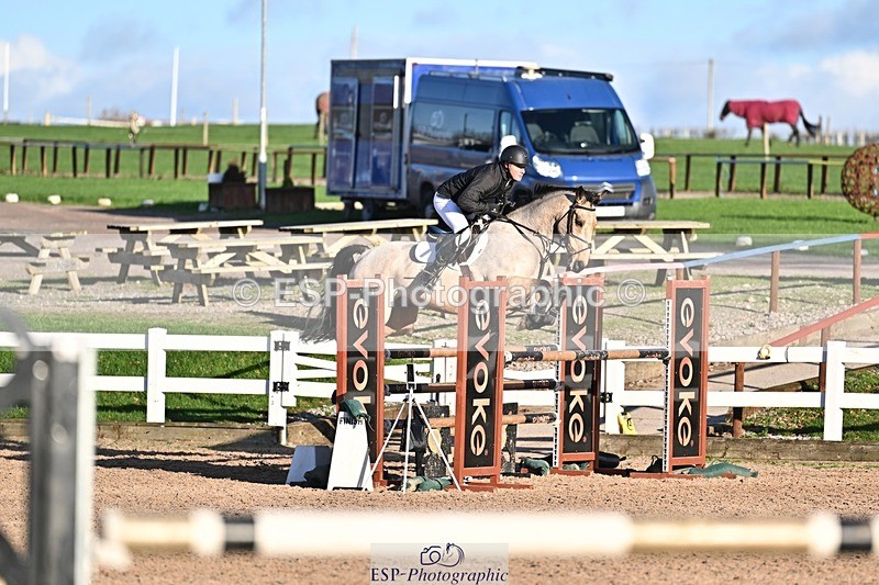 251119-142422-00547 - Cls 5 Foxhunter and 1.20m Open