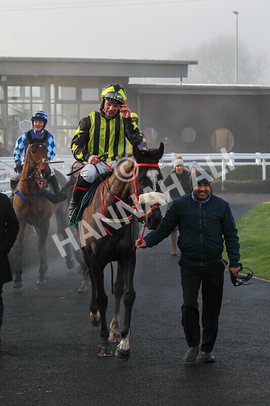 281224-Race 1-Not Staying Long-1251 - Race 1