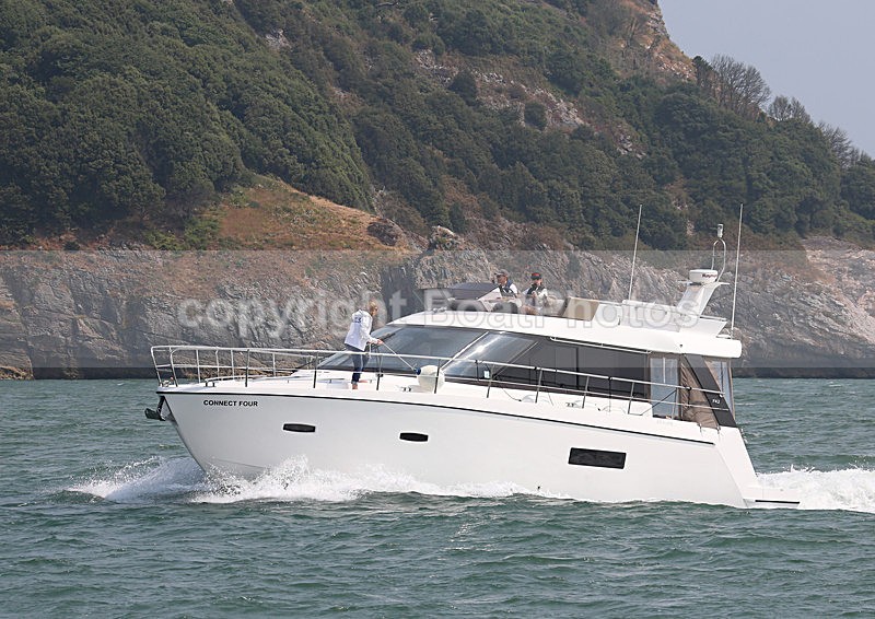 130721 CONNECT FOUR SEALINE F42 WT7A0191 - Flybridge Cruisers
