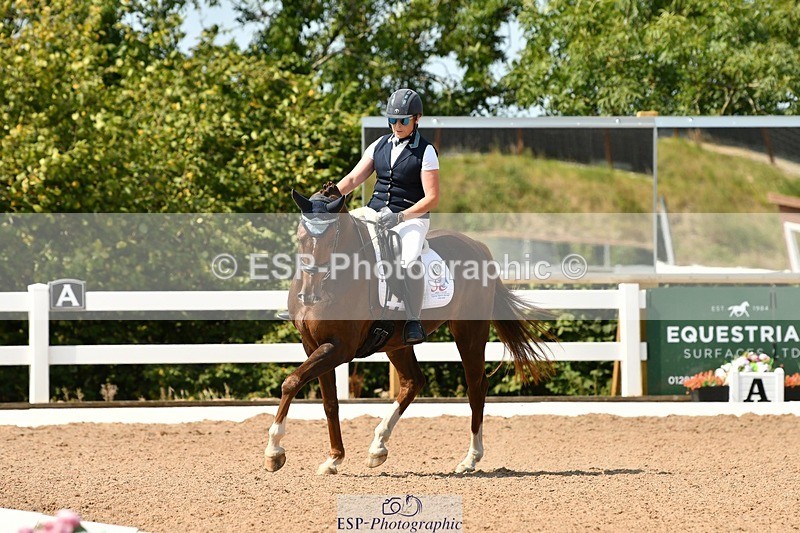 250817-130118-09805 - 214-Verity.PerryVogue