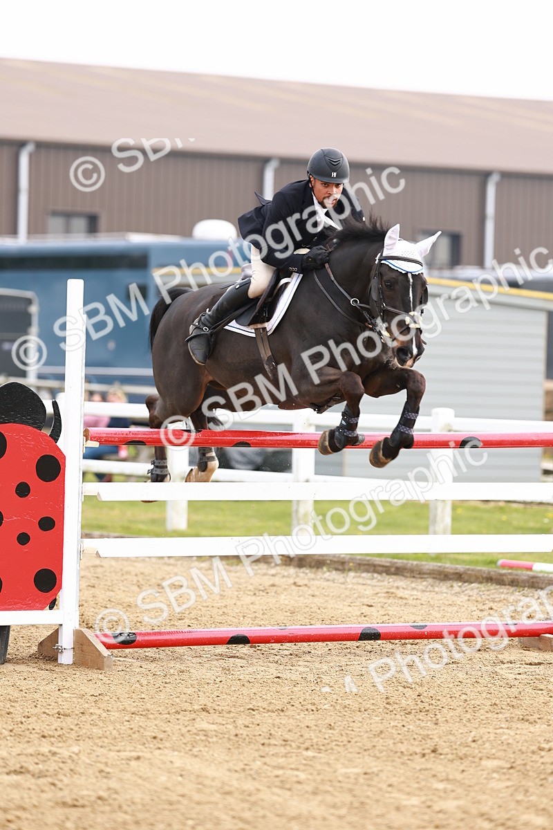  - Class 19 - Senior Foxhunter - 1.20m