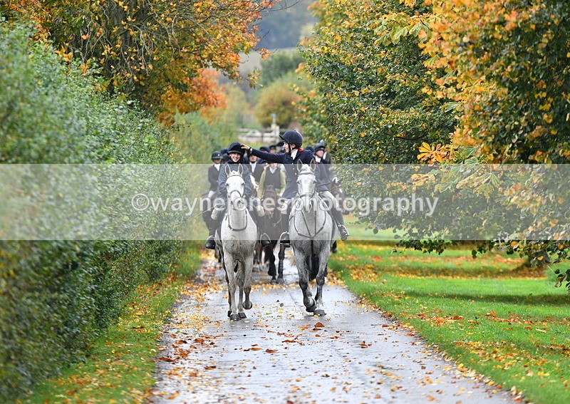 WJ5_6150 - B&B walk back for Hunt Tea !
