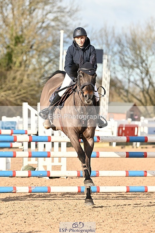 241208-130907-01702 - Cls 21 Newcomers and 1.10m Open