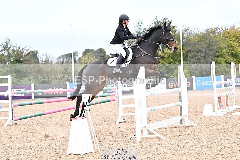 251015-132500-00565 - Cls 4 Newcomers and 1.10m Open