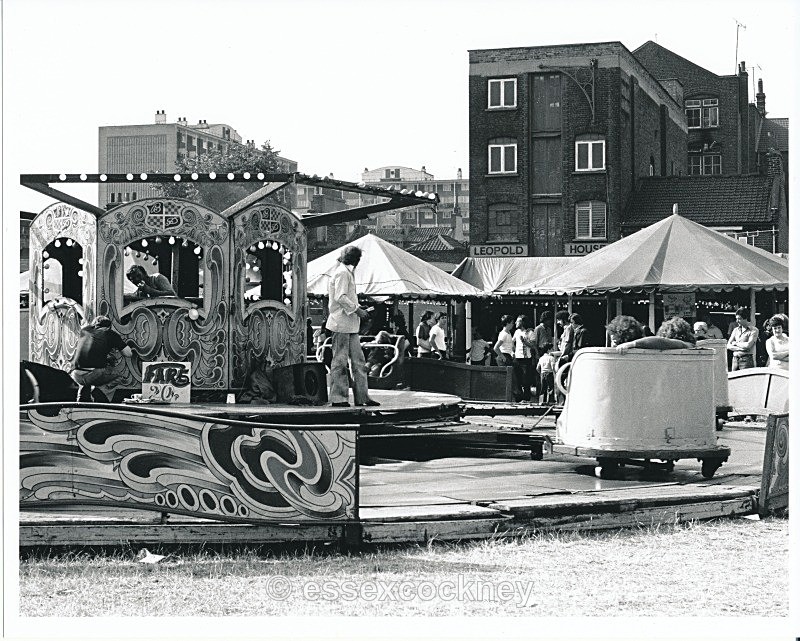  - Fun day out at Weavers Fields Park bethnal green 1970s