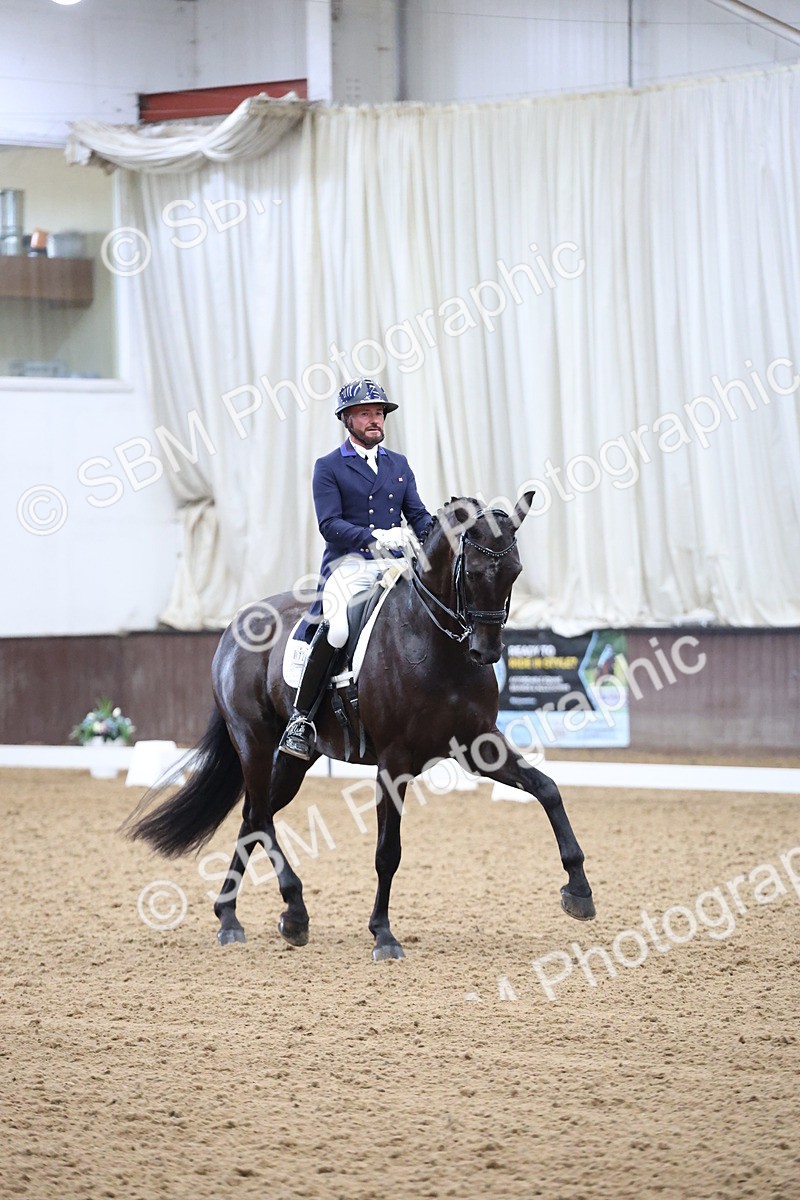SBM_004309 - Class 9 - FEI Inter 1 Gold - 15.55-16.43