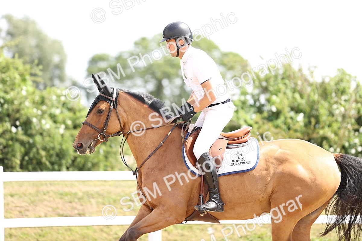 SBM_000630 - Class 15 - Redpost Equestian Senior Foxhunter - 1.20m