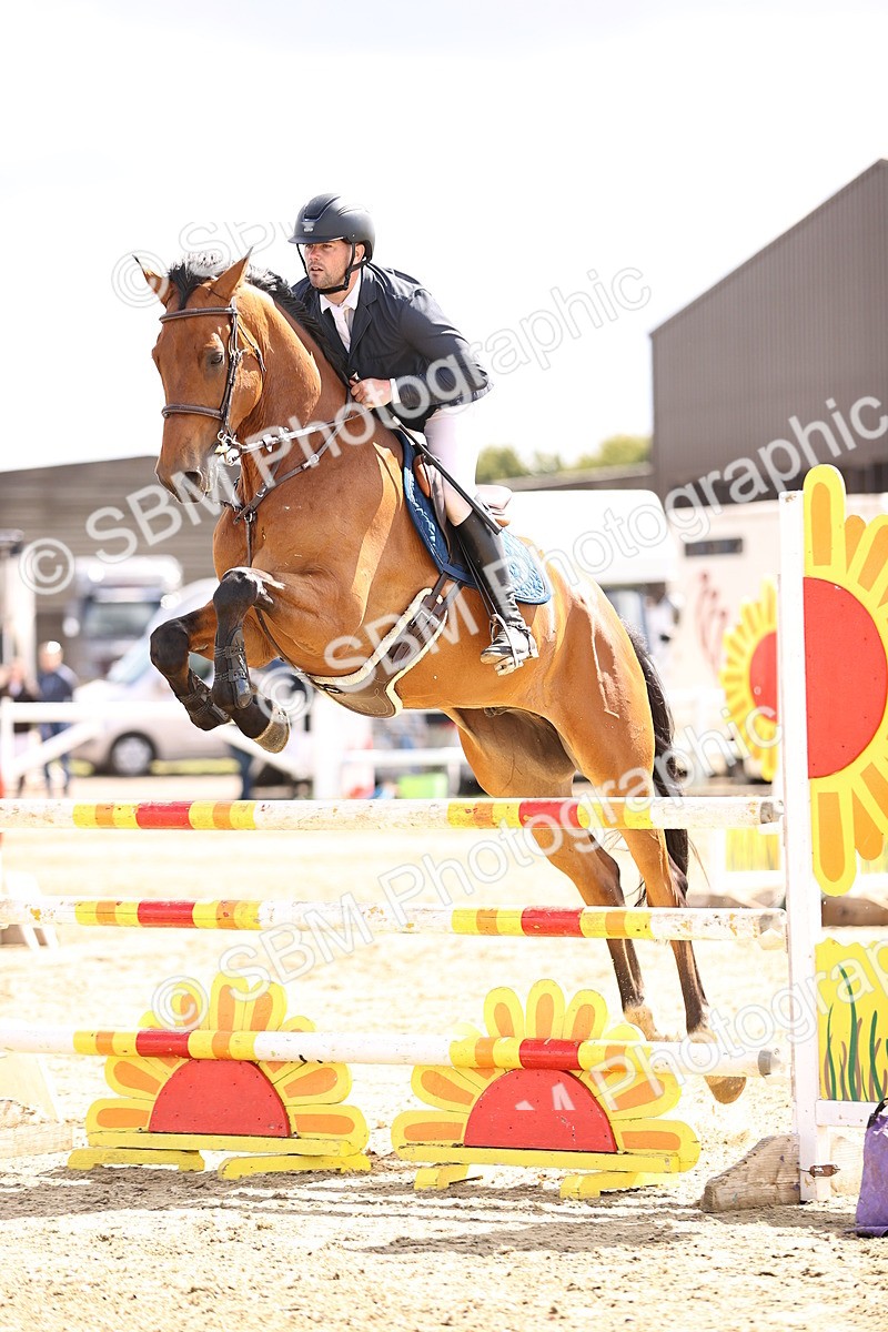 SBM_003855 - Class 17 - Senior Newcomers - 1.10m