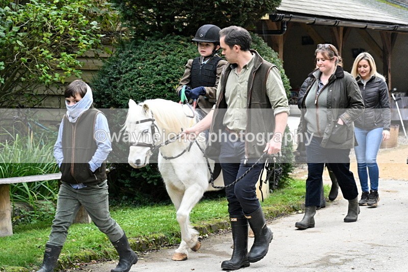WJ7_6332 - Berks & Bucks - Children's Meet - The Old Farmhouse – Steventon.