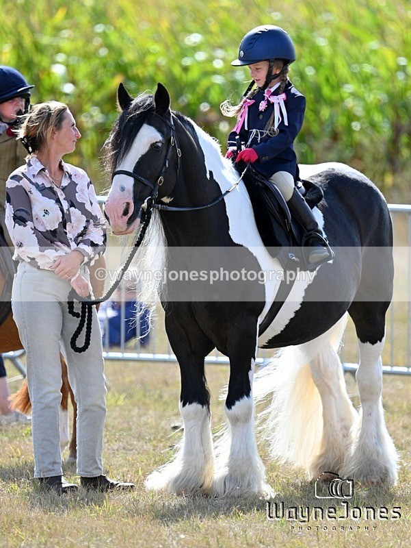 WJ7_9851 - Kellie and Nancy at Swallowfield 31-08-26