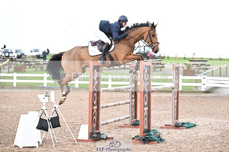 251206-132601-01095 - Cls 13 Snr Foxhunter and 1.20m