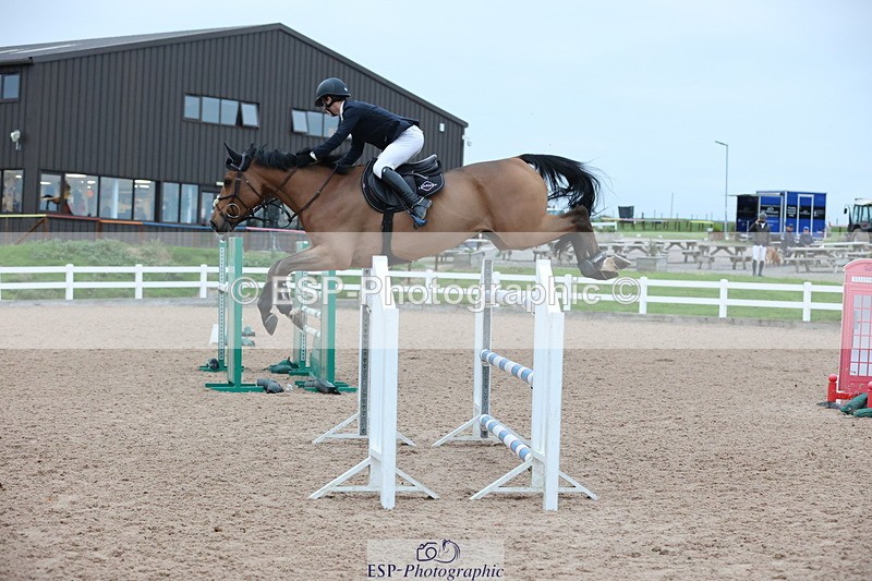 241101A-161717-03276 - FRI Cls 8 National 1.30m