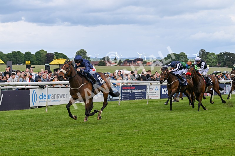 290524-Race 2-Powdering-5679 - Race 2