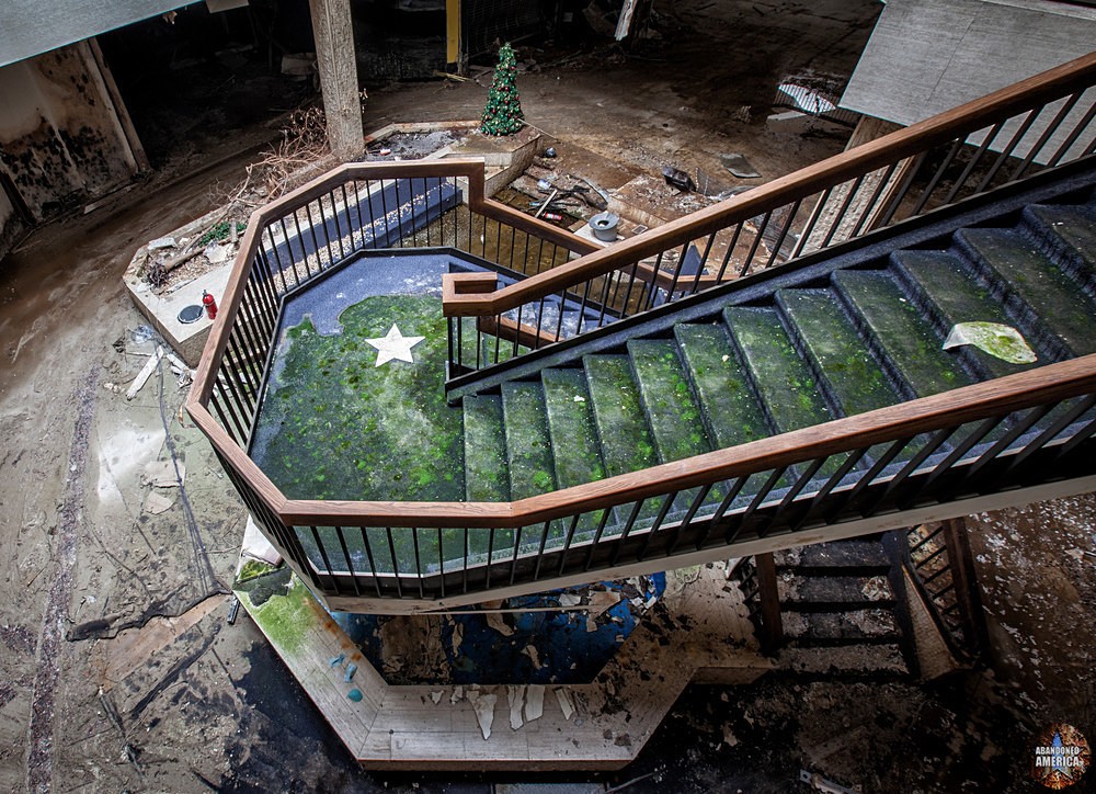 Randall Park Mall (North Randall, OH) | Moldy Stairs - Randall Park Mall