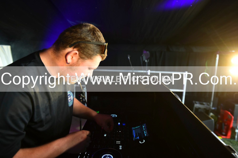SH4_9930 - Tj the DJ