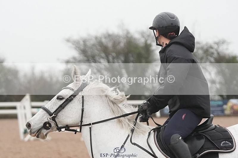 251207-122005-02038 - Cls 20 Snr Newcomers and 1.10m