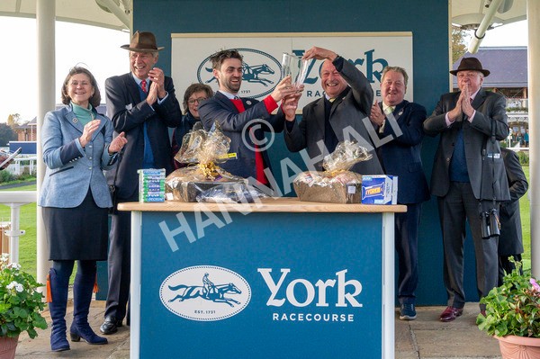111024-Race 7-On The River-7371 - Race 7 4.55pm Ire Incentive, It Pays To Buy Irish Apprentice Handicap