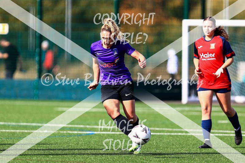 1DX30484 - 2025-10-05 FC Abbey Meads Ladies V Purton  Kingsdown FC Ladies