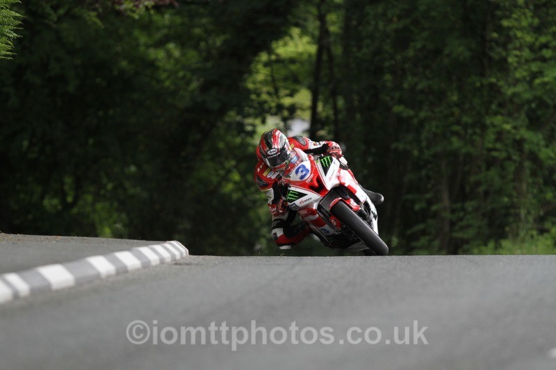 Ian Hutchinson Yamaha / Milwaukee Yamaha - Monster Energy Supersport Race 1