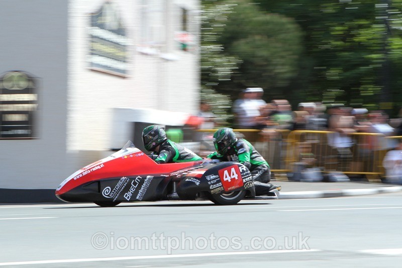 IMG_2813 - Sidecar Race 2 - TT 2013