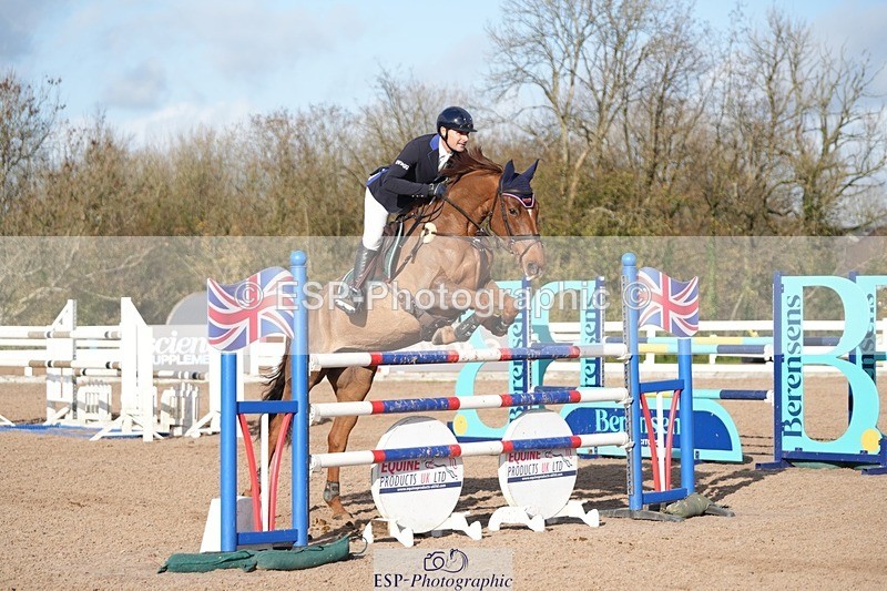 251108-131345-02672 - Cls 13 Foxhunter and 1.20m Open
