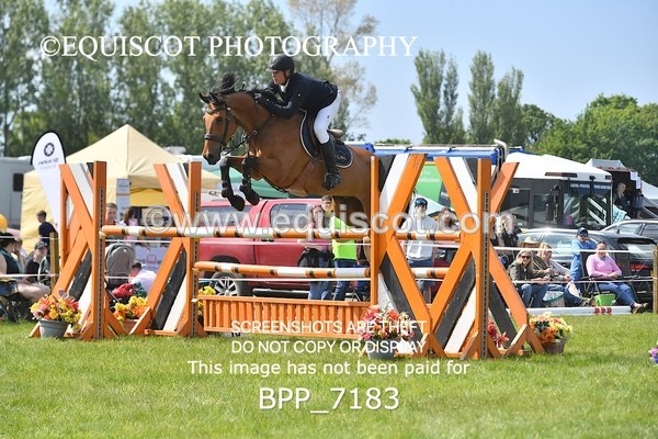 BPP_7183 - CLASS 3 Andrew Hamilton Coach, RHS Foxhunter Championship Qualifier