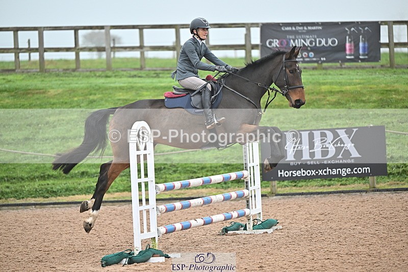 241103A-104305-06724 - SUN Cls 18 British Novice and 90cm Open