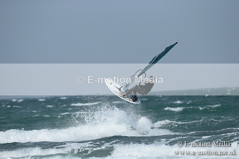 WS 020413-120 - Windsurfing