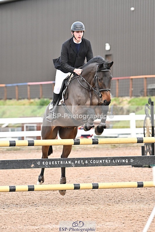 241206-124802-00820 - Cls 5 Newcomers and 1.10m Open