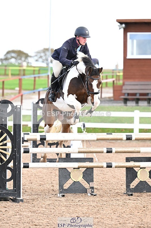 251022-125854-00462 - Cls 4 Snr Newcomers 1.10m