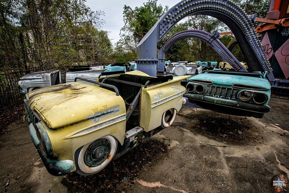 Abandoned Six Flags (New Orleans, LA) | Jukebox Detail - Six Flags New Orleans