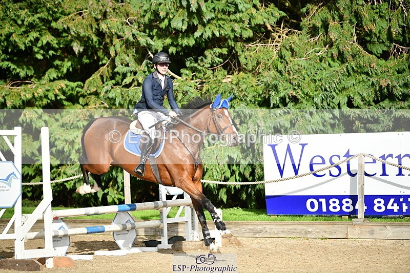 251004A-155731-02030 - Classes 8 & 9 70cm