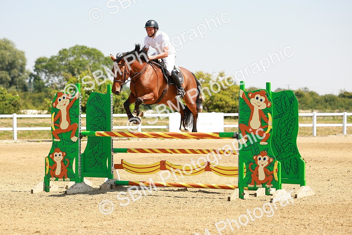 SBM_001303 - Class 4 - Senior Newcomers - 1.10m