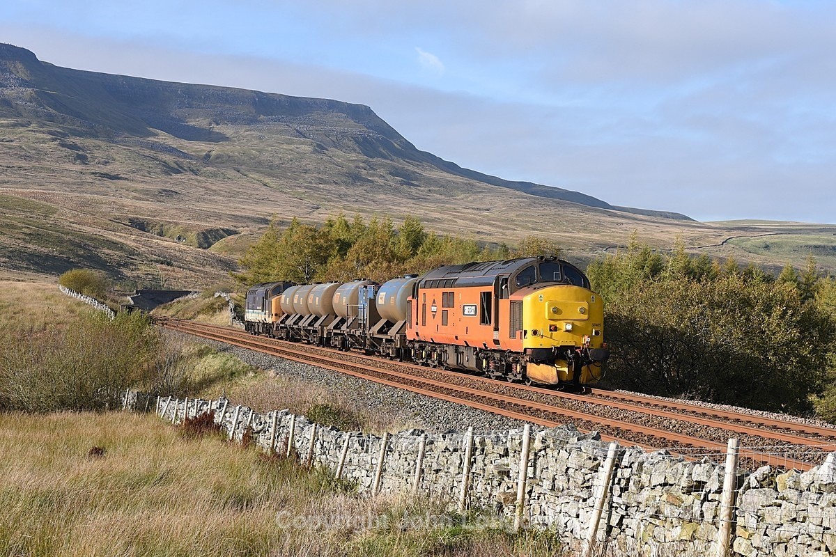 JL - 11.10.25 37405/425 6Z93 Carstairs - Leeds Balm Rd, Ais Gill - Latest shots