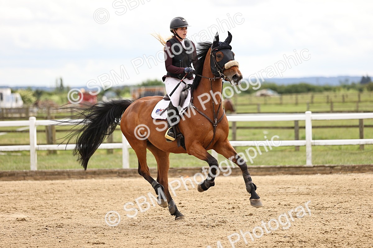 SBM_003301 - Class 11 - Senior Newcomers - 1.10m