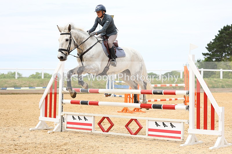 3E7A9511 - Class 8: Senior Newcomers/1.10m open