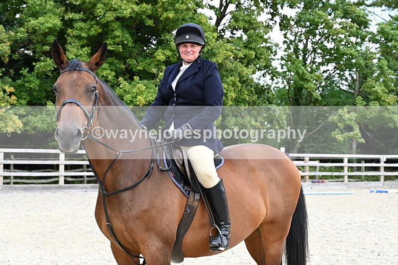 WJ6_3076 - Berks & Bucks - The Old farmhouse - Hound Exercise 20-08-25
