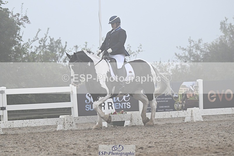 250907-145741-08992 - 106-Lucy.HamblettGalliano.Gold.Dust