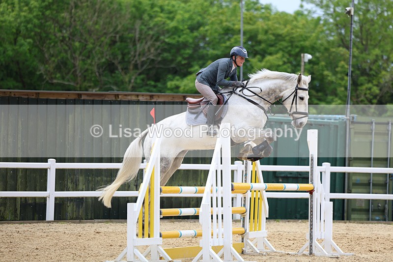 3E7A9490 - Class 8: Senior Newcomers/1.10m open