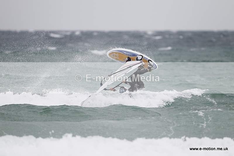 WS 020510-43 - Windsurfing
