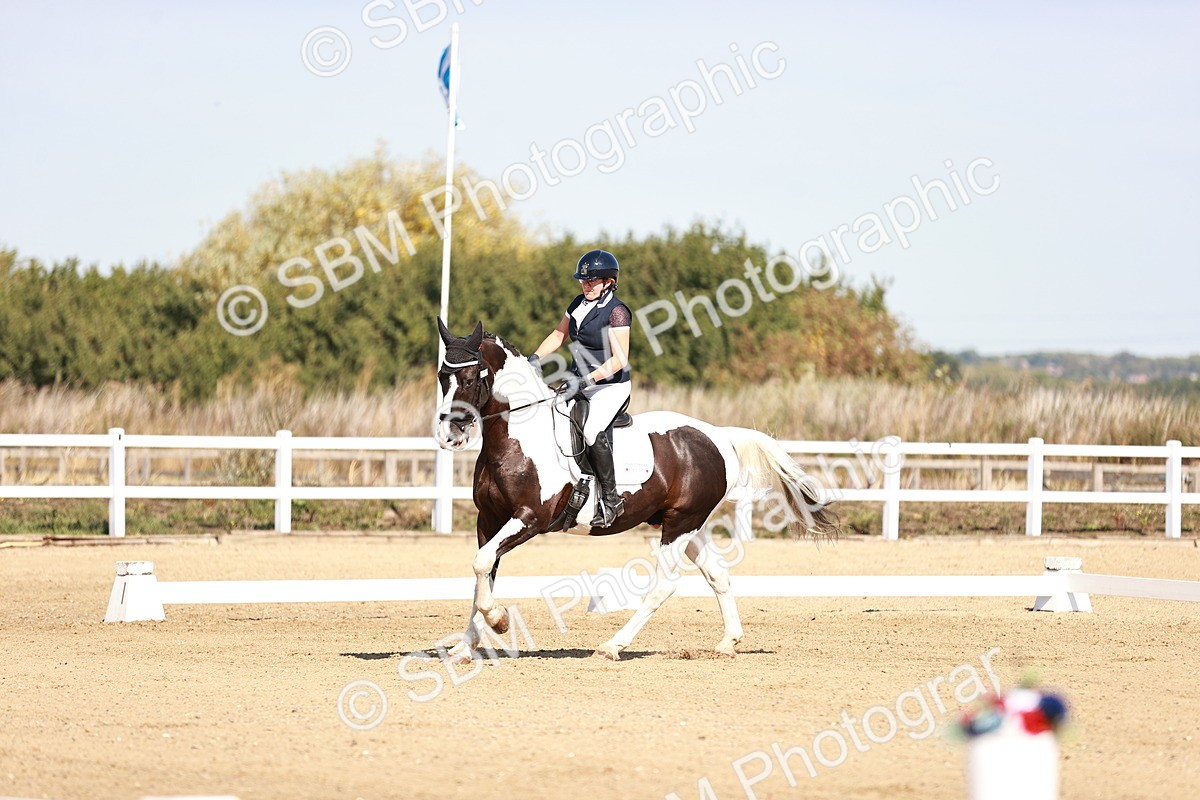 SBM_004327 - Class 12 - Novice 5 - 10.31-11.41