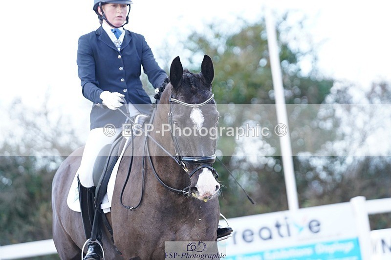 241214-125806-00549 - 144-Natasha.Rumble-Week.Orchard.Leo