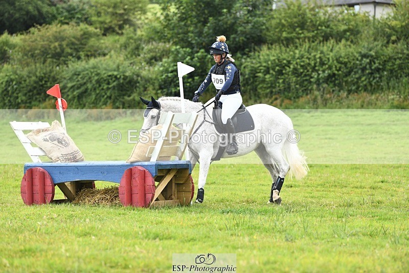 240630-153942-02611 - 709-Anna_Hoskins-Stardust